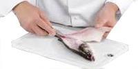 Préparer un poisson en cuisine