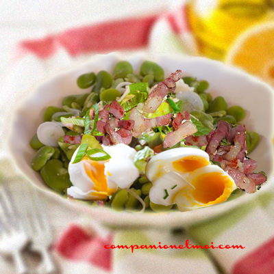 Salade de fèves aux lardons et œufs mollets