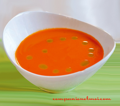 Soupe froide de tomates et de basilic
