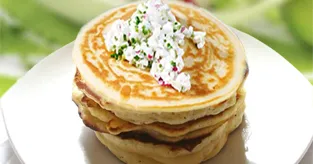 Pancakes concombre radis et fromage blanc