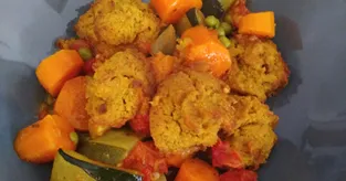 Tajine vegan de légumes et falafels