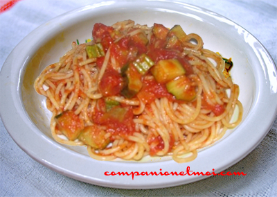 Spaghetti aux courgettes et à la tomate